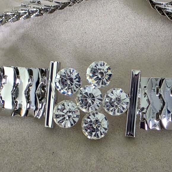 Glam Silver with Rhinstone Flower Choker Necklace with Earrings Set - Picture 4 of 10